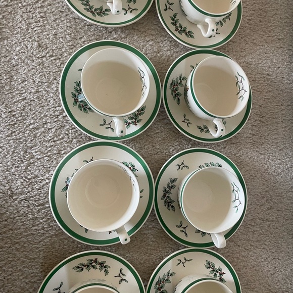 Spode Christmas Tree Tea Cups and Saucers (8) - Picture 4 of 7